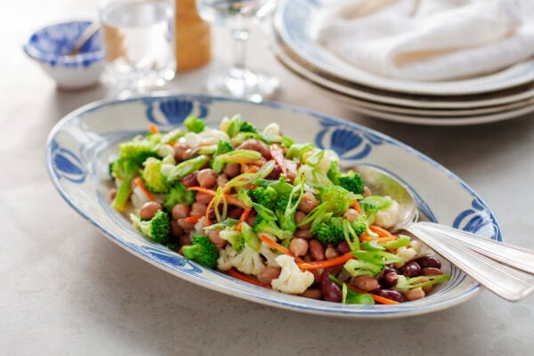 Sallad med blandade bönor med senapsvinägrett