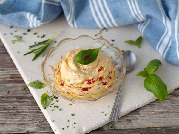 BreOliv med paprika, sardeller & basilika