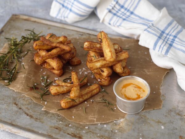 Halloumi fries med kikärtsdipp