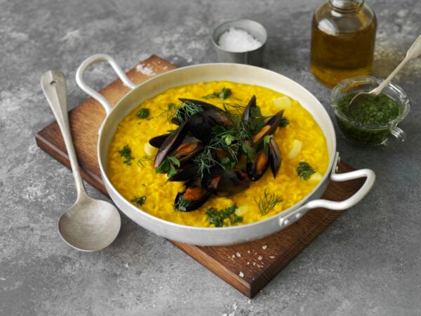 Saffransrisotto med pilgrimsmusslor och blåmusslor