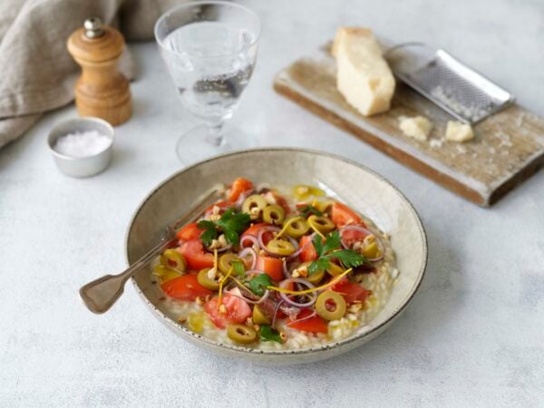 Sardellrisotto med oliver, citron och rostad mandel