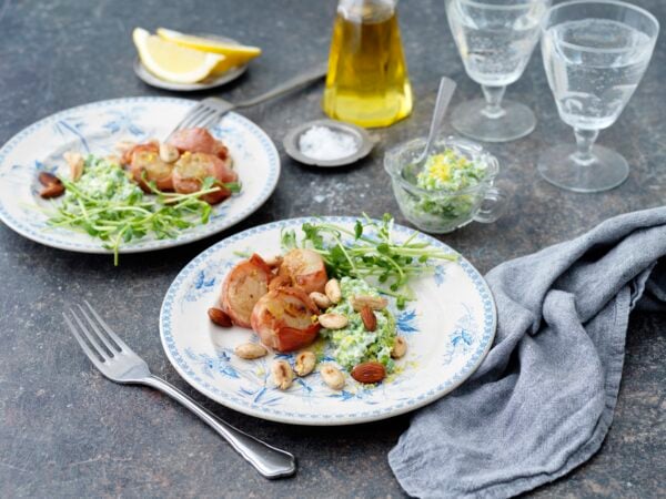 Pilgrimsmusslor med Prosciutto di Parma och ärtpuré