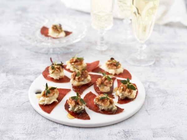 Krispiga salamichips med Gorgonzola