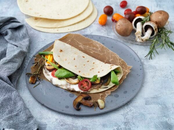 Piadina med skogschampinjoner, tryffelcrème och mozzarella