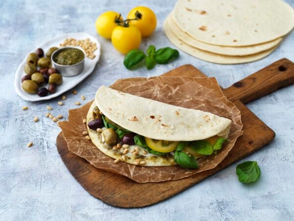 Piadina med pesto och oliver