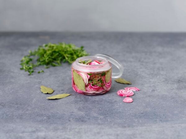 Picklade polkabetor med lagerblad och timjan