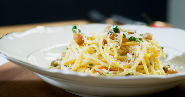 Skafferipasta med Tareq Taylor