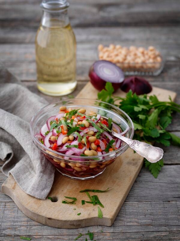 Picklade bönor med rödlök