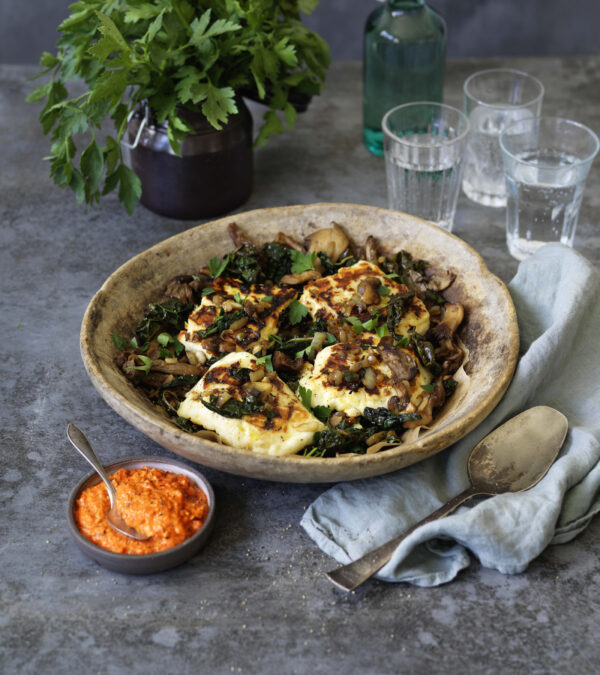 Halloumi med svartkål och svamp