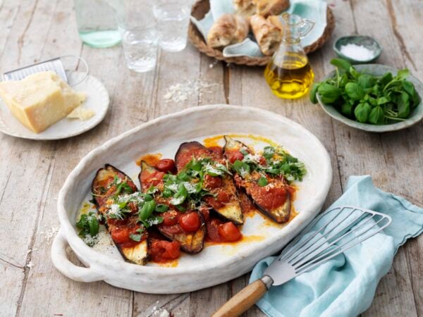Ugnsbakad aubergine  med tomatsås och  parmesan