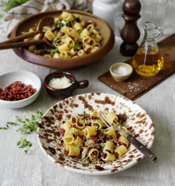 Pasta Mezze Maniche med svamp och tryffelsalami