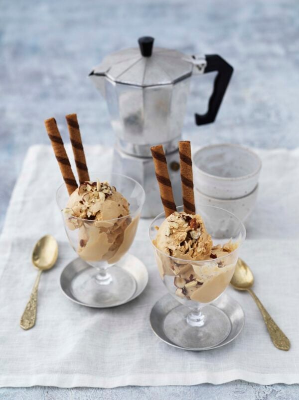 Kola- och espressoglass med Cialdine