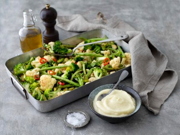 Råstekta grönsaker med vegansk majonnäs