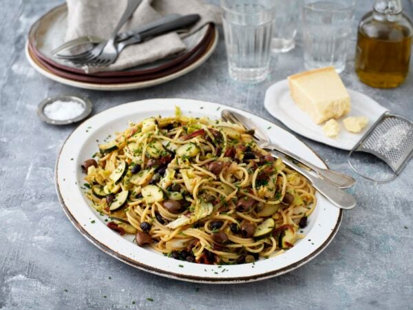 Spaghetti med savoykål och bönor
