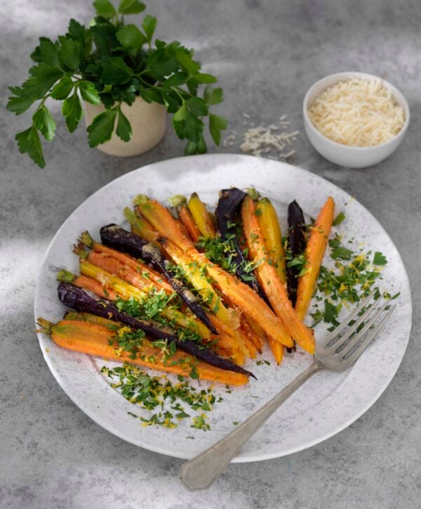 Ugnsbakade morötter med Parmesan