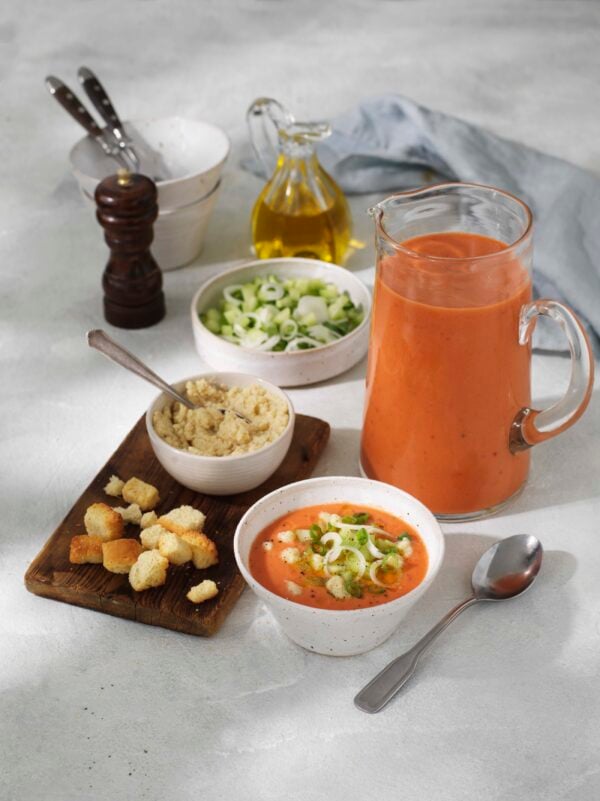 Gazpacho med olivolja och kronärtskockskräm