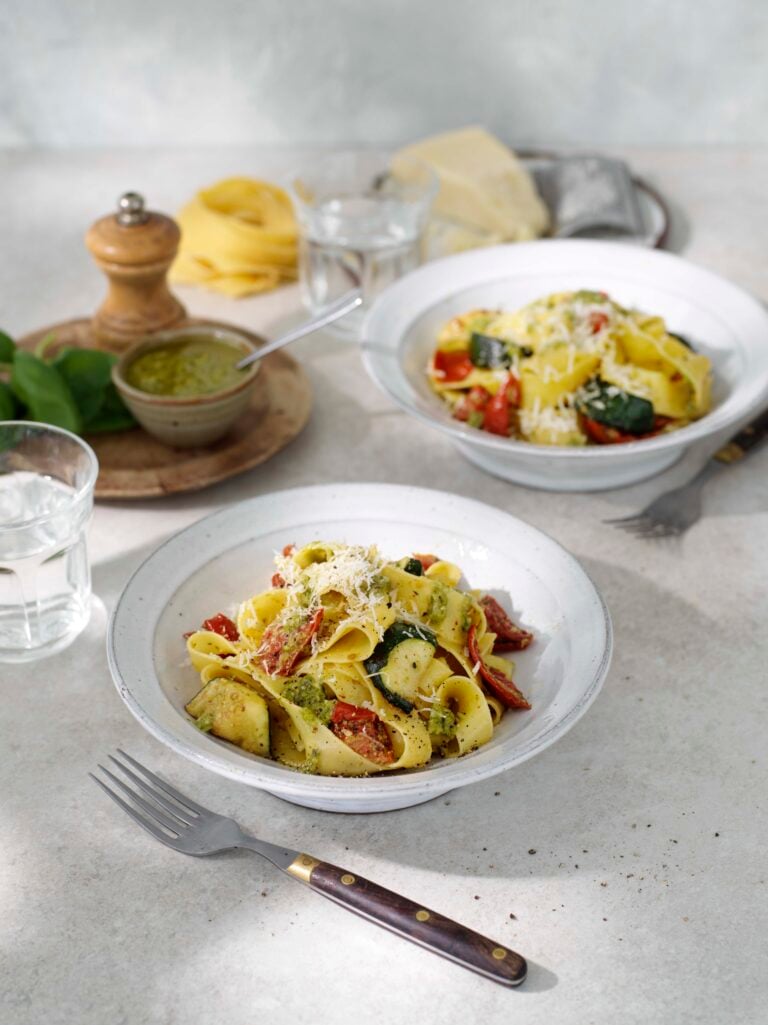 Pasta Pappardelle med pesto och zucchini Recept Zeta