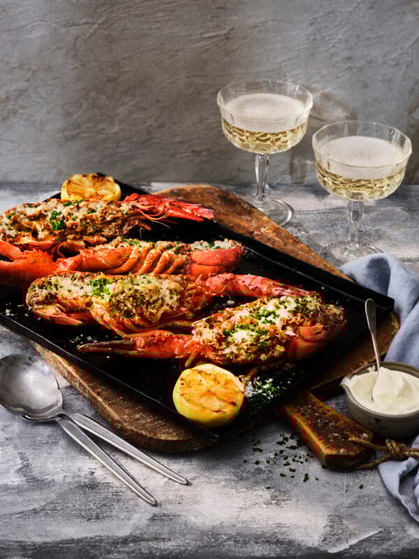 Gratinerad hummer med soltorkade tomater, parmesan och citron