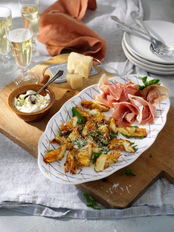 Friterade kronärtskockor med mynta, pecorino och citronaioli