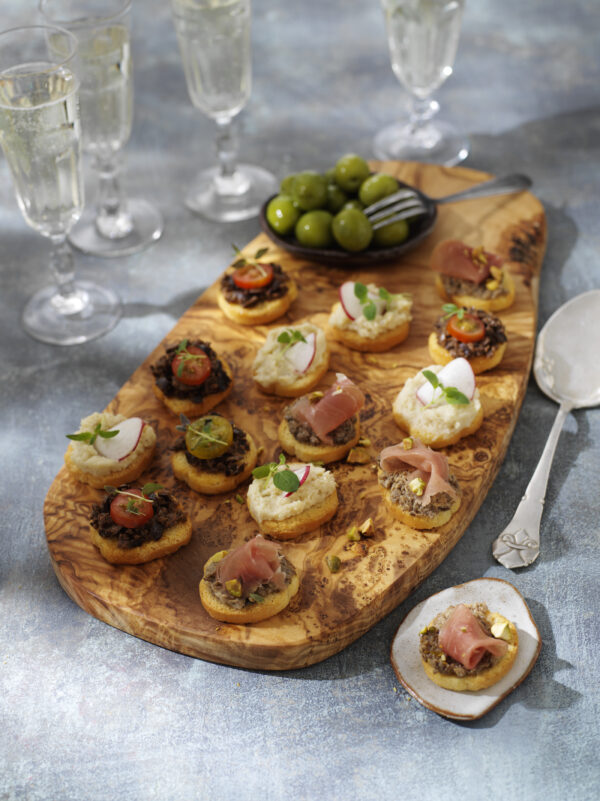 Krispiga crostini med krämiga röror