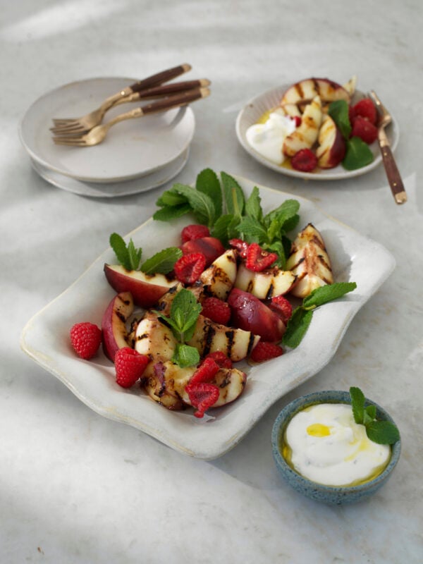 Grillade nektariner med fetaostkräm