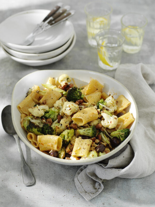 Pasta Paccheri med krämig sås och krispiga grönsaker