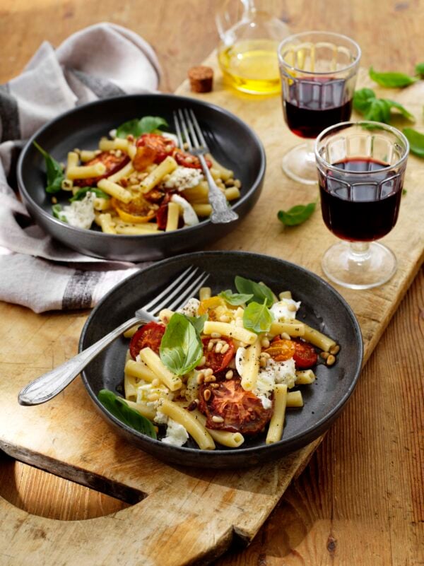 Rigatini quadri med ugnsbakad tomat och burrata