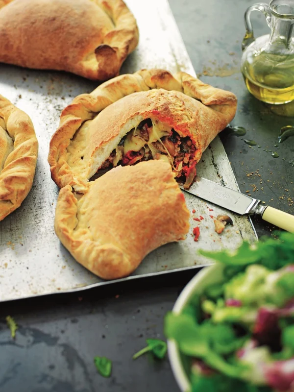 Pizzapiroger med champinjoner och ost