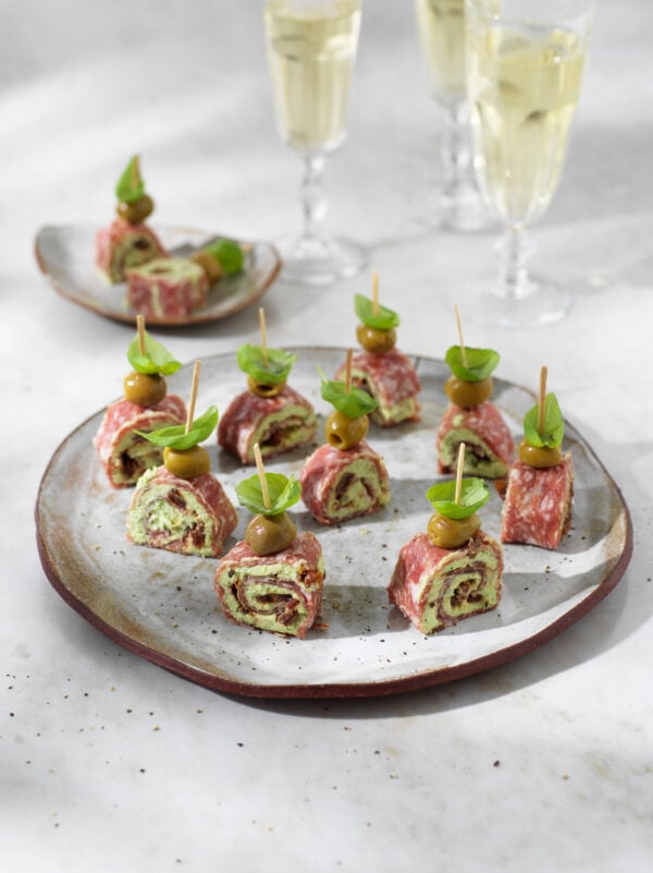 Salamisnittar med krämig pestofyllning