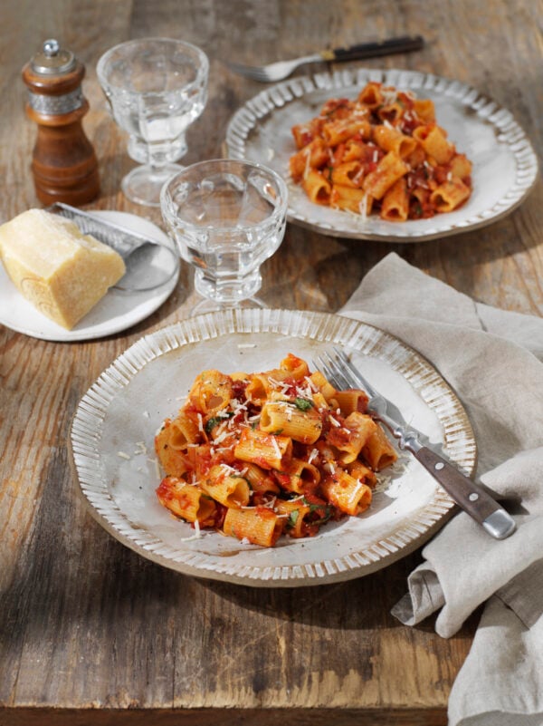 Pastamore med het tomatsås