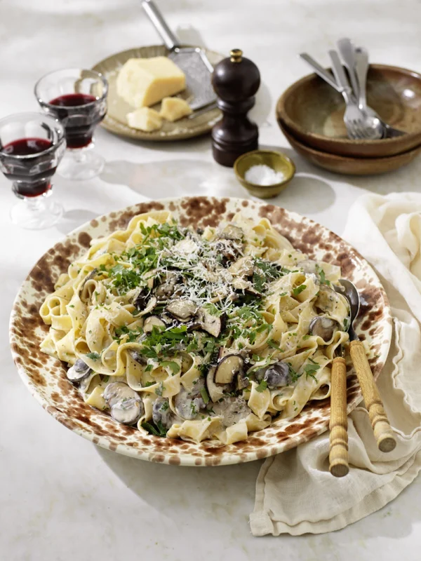Krämig pasta med pappardelle och svamp