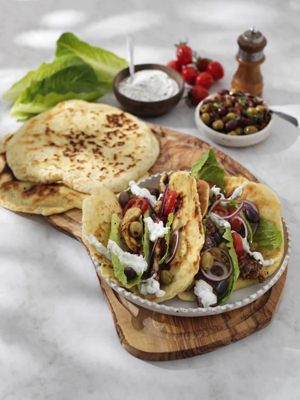 Gyros med tzatziki i stekpannebröd