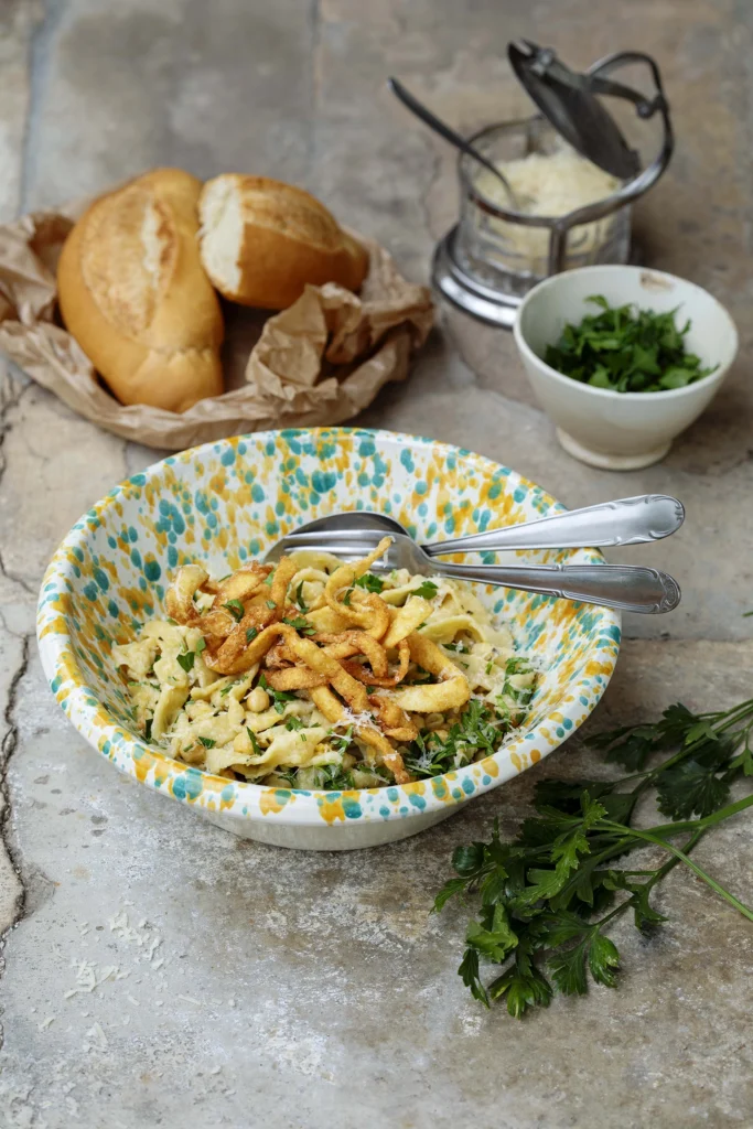 Salentinsk pasta med kikärtor och friterad pasta
