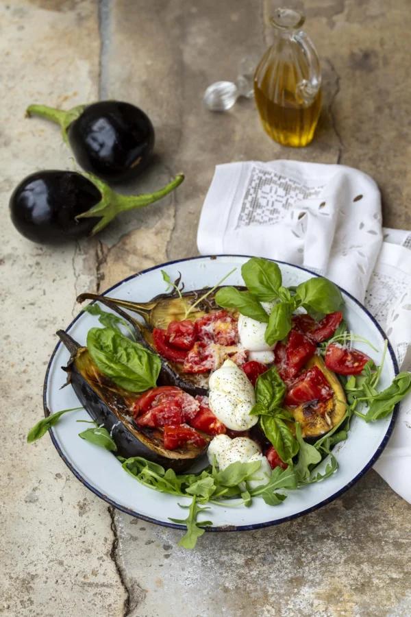 Ugnsrostad aubergine med mozzarella och tomat