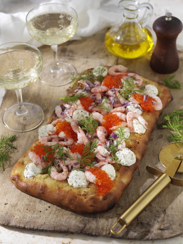Pinsa med räkor, dill och citron