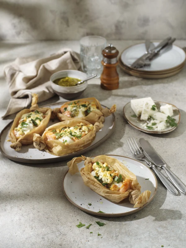 Fiskpaket med potatis, pesto och fetaost