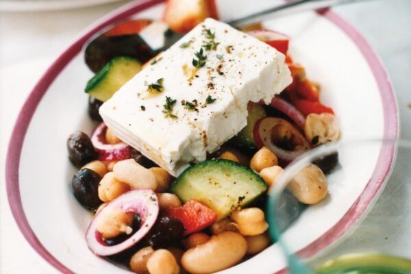 Grekisk sallad med blandade bönor
