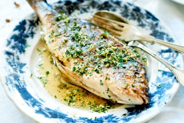 Helstekt Sea Bream med gremolata