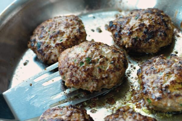 Kalvfärsbiffar med parmesan, vitlök och persilja