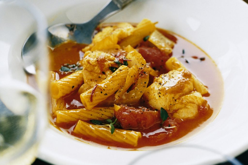 Recept från Zeta. Fiskgryta-med-pasta-saffran-och-vitt vin.