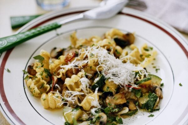 Pasta Radiatori med zucchini, champinjoner och chili