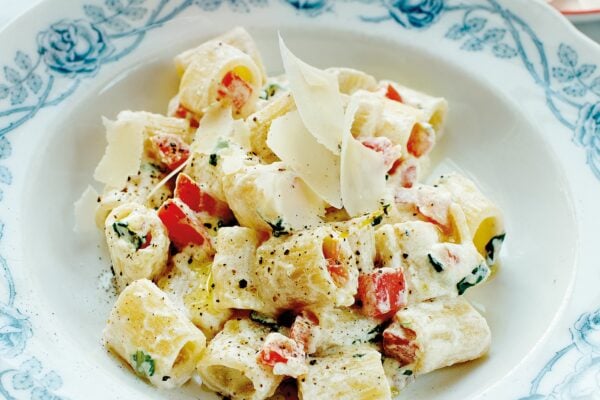 Pasta Mezze Maniche med ricottaost och tomat