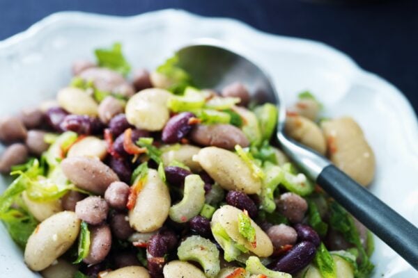 Bönsallad med selleri och chili