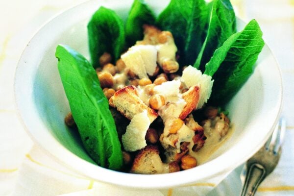 Caesarsallad med rostade kikärtor