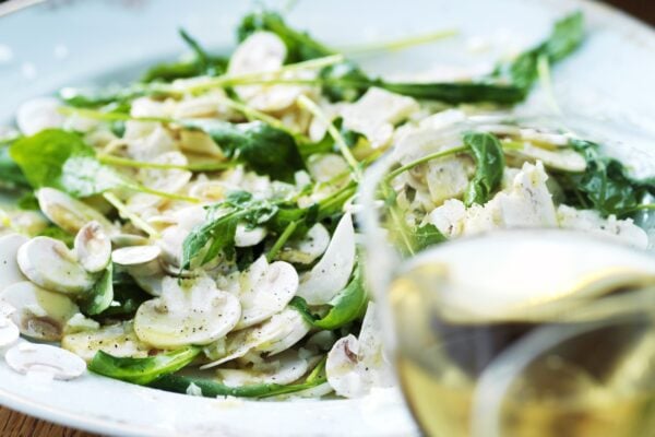 Champinjonsallad med citron och tryffelolja