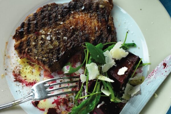 Grillad entrecote med marinerade rödbetor