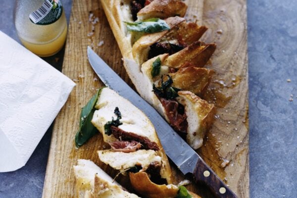Fylld baguette med prosciutto