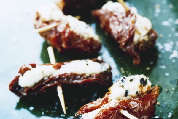 Fyllda tomater med feta och oliver