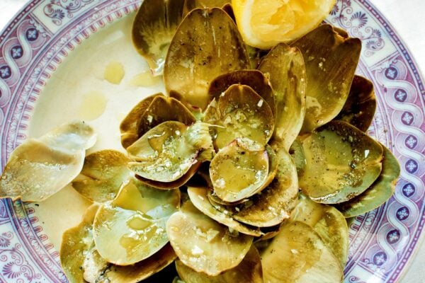 Kronärtskocka med olivolja och citron