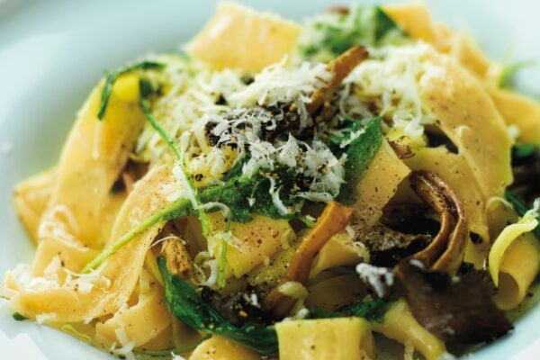 Pasta Pappardelle med svamp, tryffelolja och parmesan